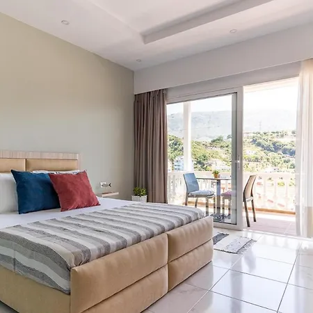 Luxury 1 - Pool, Parking & Outdoor Spaces Apartment *